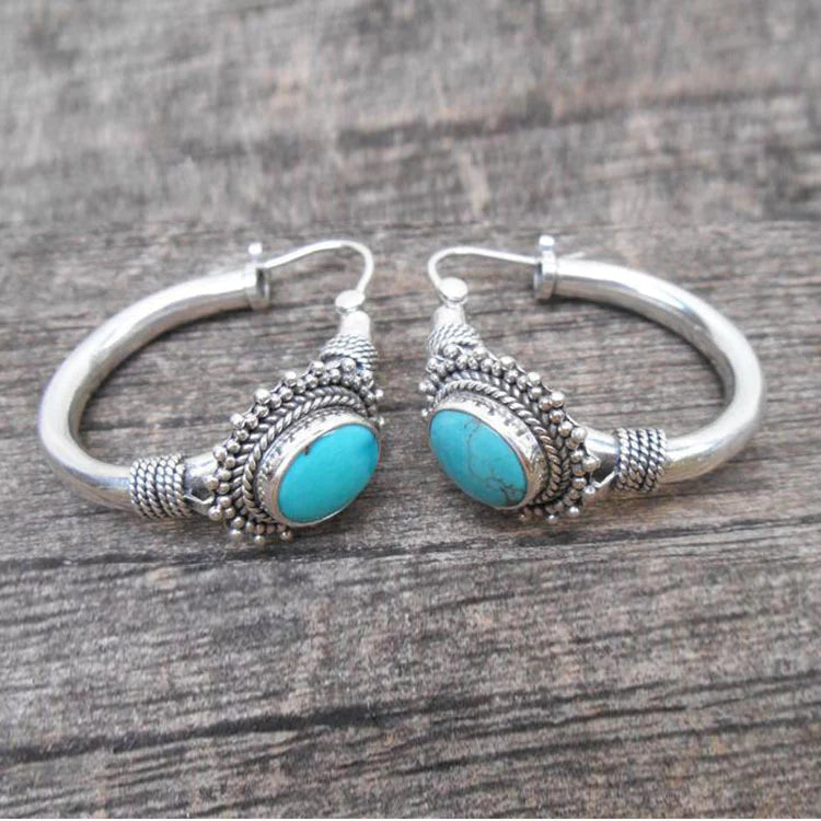 Elegant silver earrings with turquoise