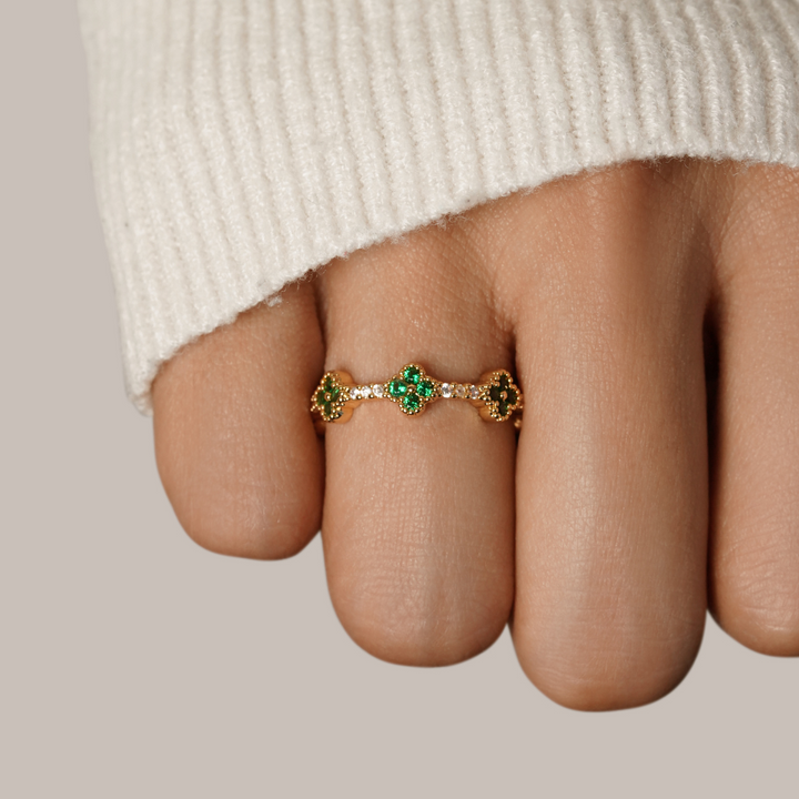 Lucky Ring with Shamrock and Crystals