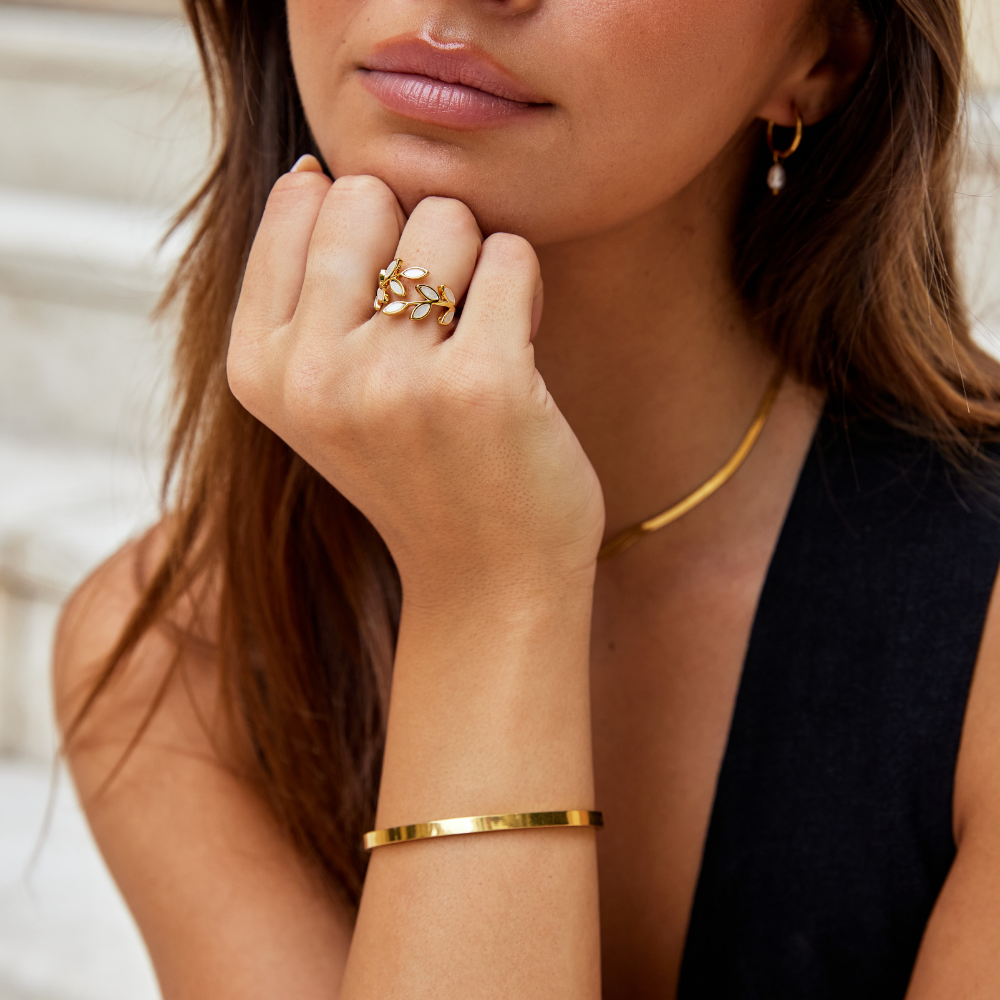Serene - Ring with Leaf Gold
