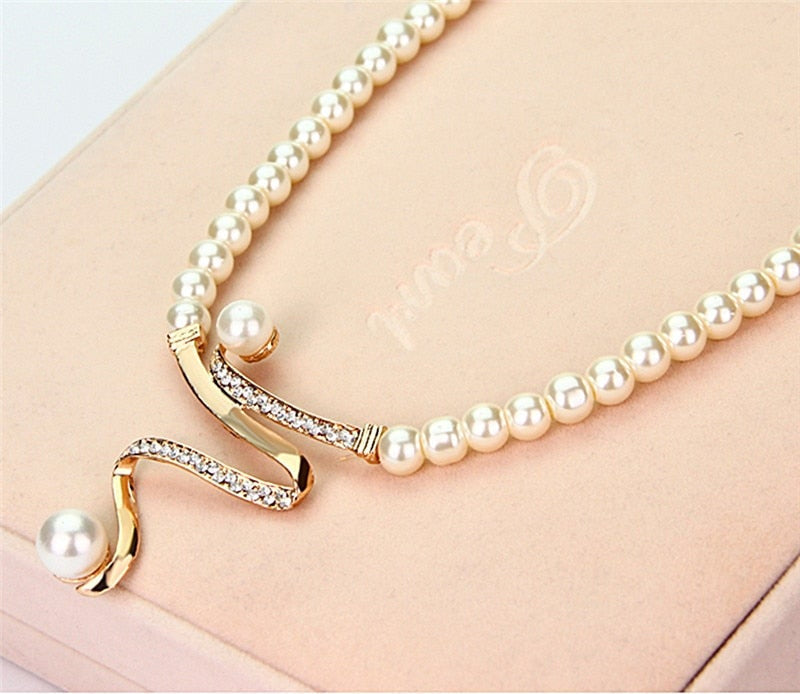 Necklace and Earring Set Made of Natural Pearls.