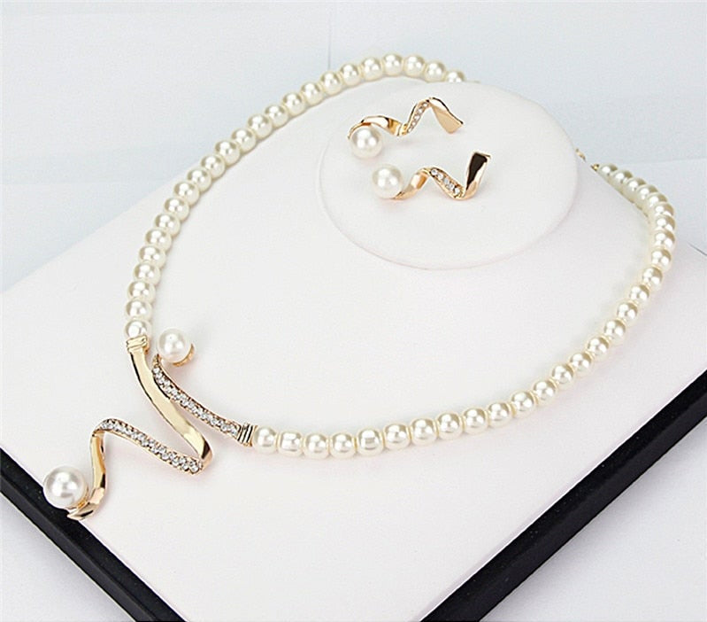 Necklace and Earring Set Made of Natural Pearls.