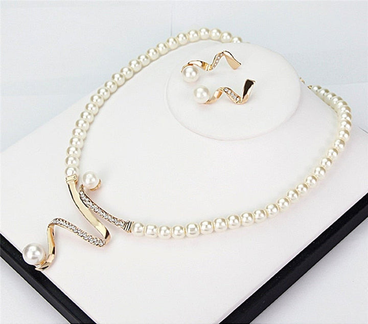 Necklace and Earring Set Made of Natural Pearls.