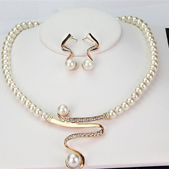 Necklace and Earring Set Made of Natural Pearls.