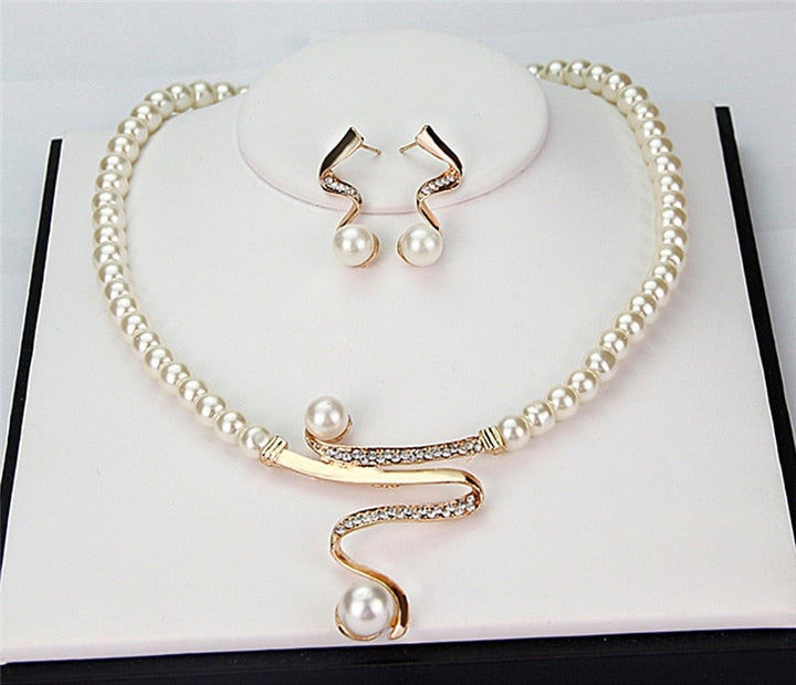 Necklace and Earring Set Made of Natural Pearls.