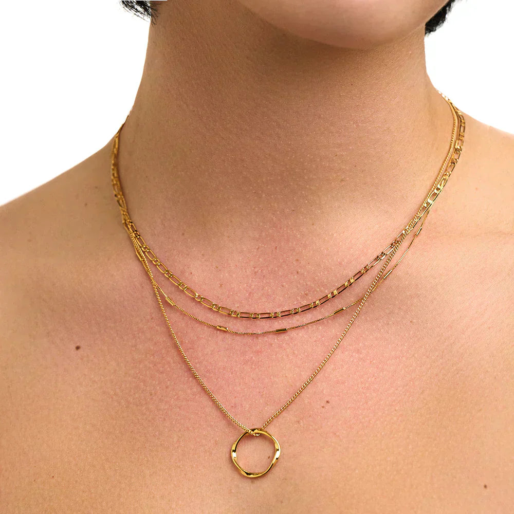 Necklace with an Open Circle in Three Rows of Gold