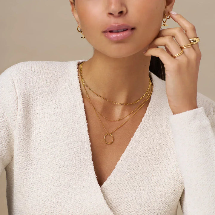 Open Circular Necklace with Three Rows of Gold