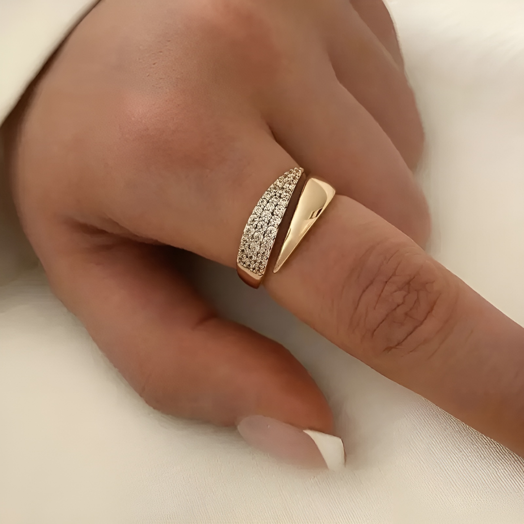 Julie | Elegant Ring Haven