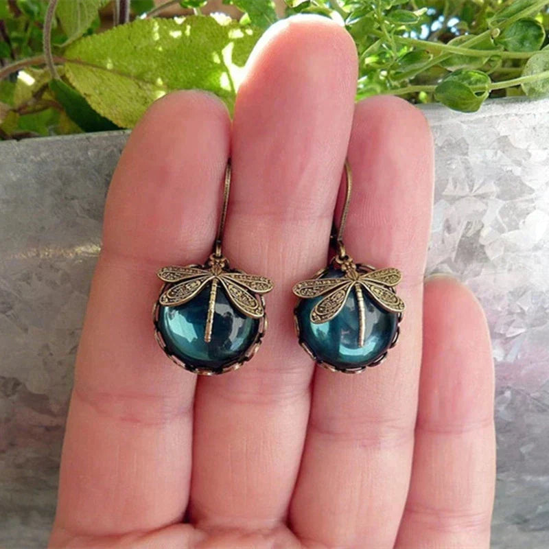 Dragonfly-shaped earrings, round, antique gold colour