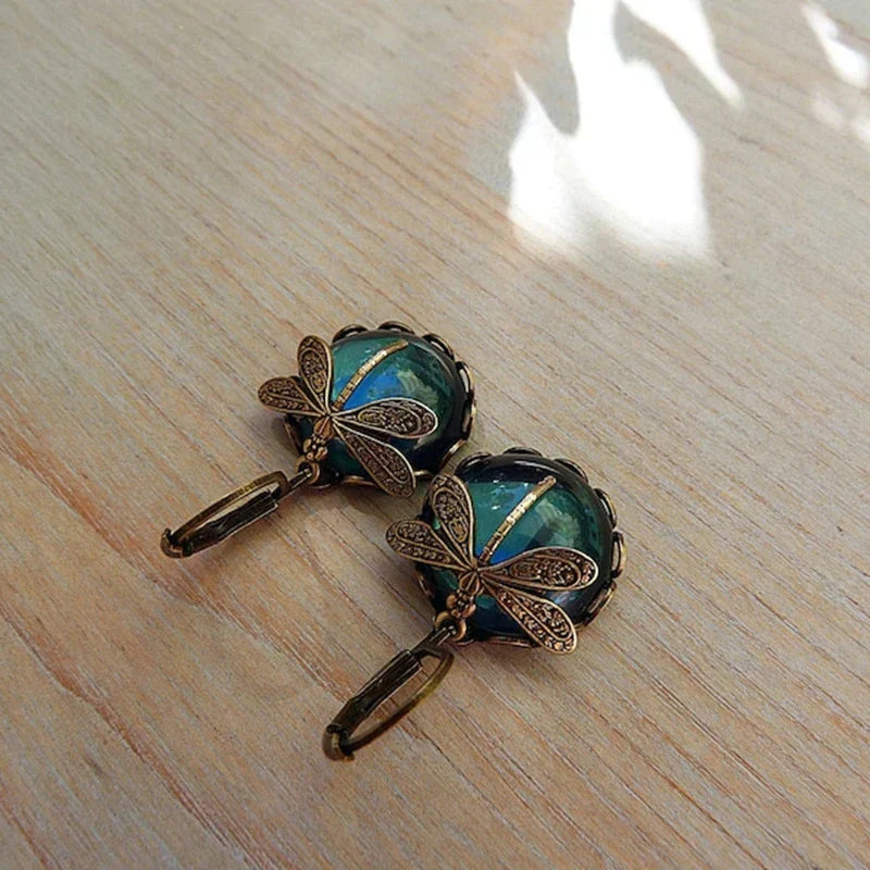 Dragonfly-shaped earrings, round, antique gold colour