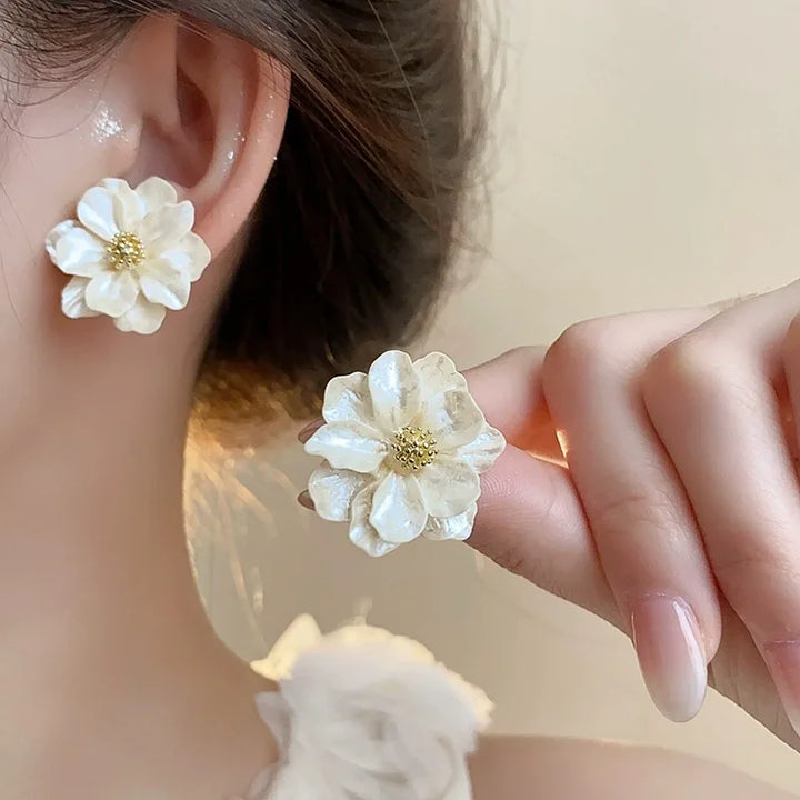 Chic Flower Earrings in White Acrylic