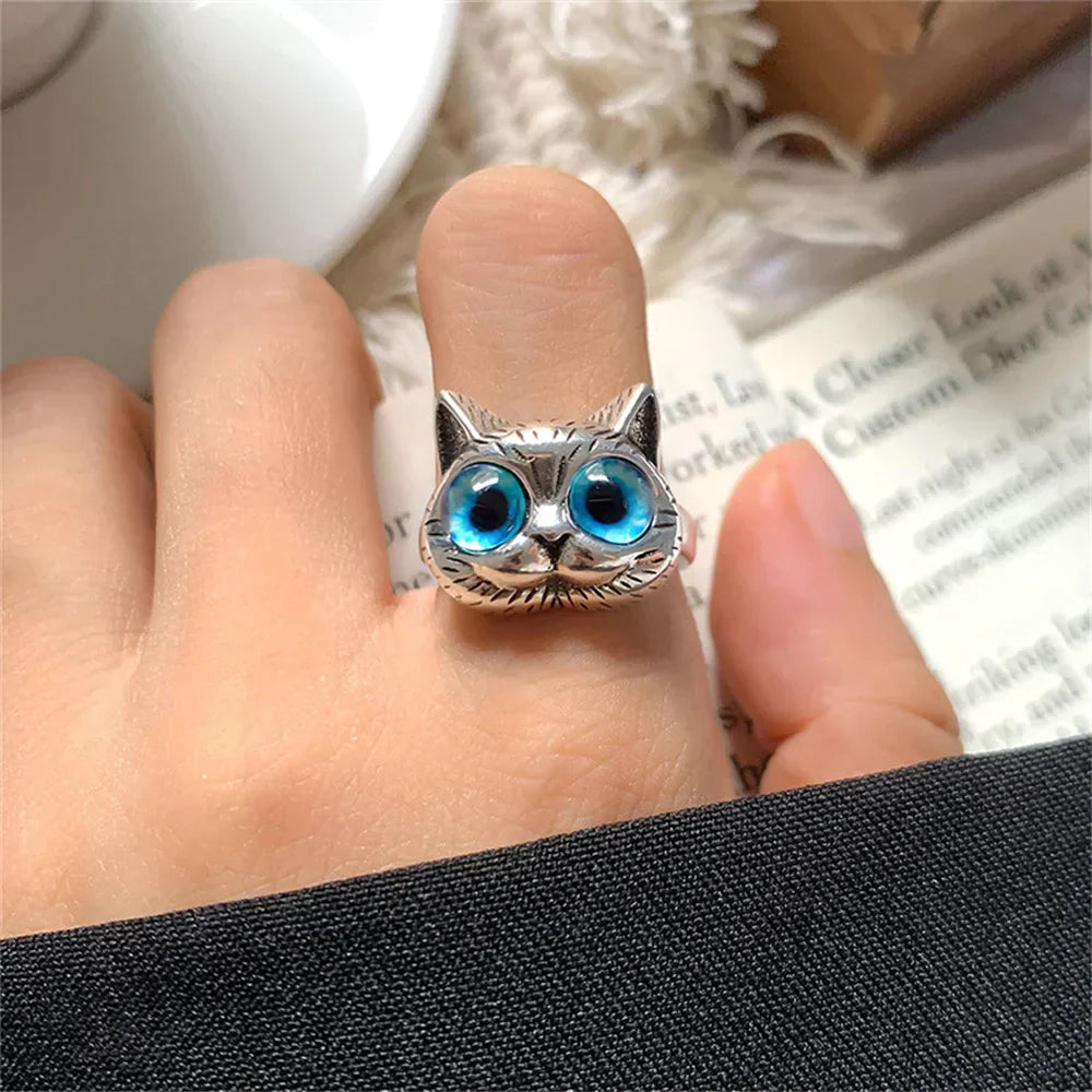 Ring with Blue-Eyed Cat – Playful Vintage Silver Ring for Cat Lovers