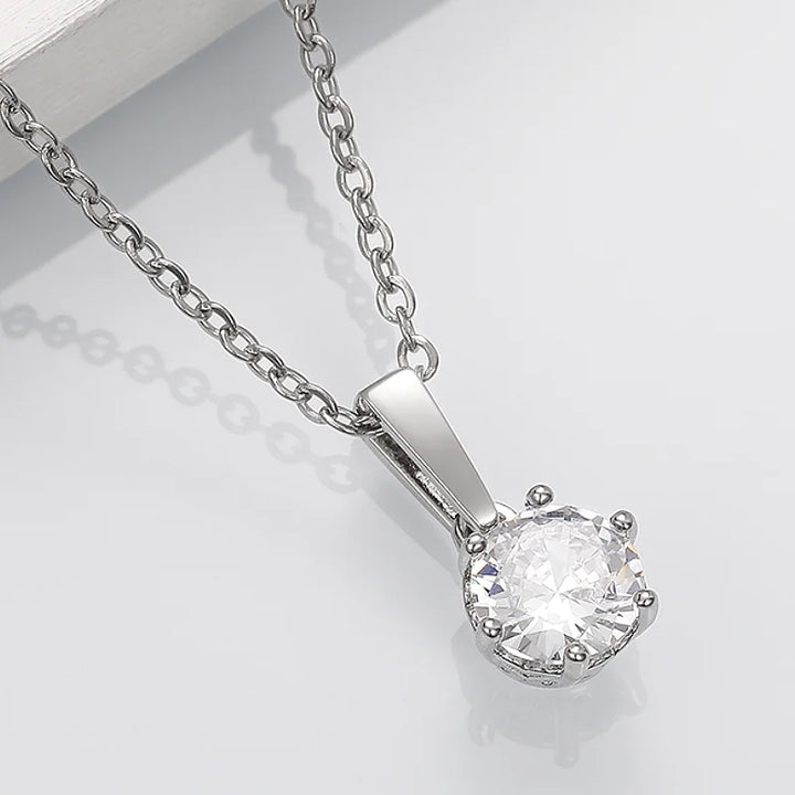 Classic chain with zircon pendant