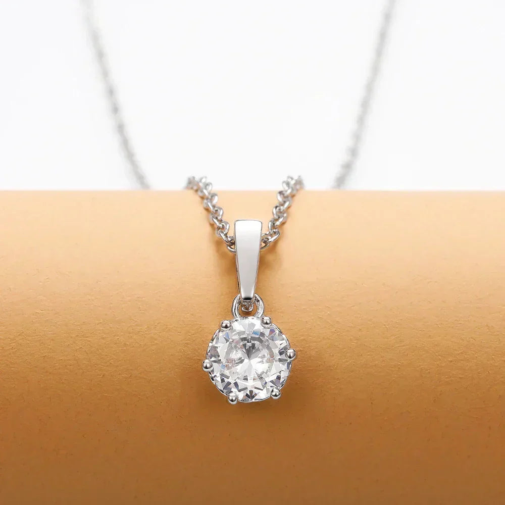 Classic chain with zircon pendant