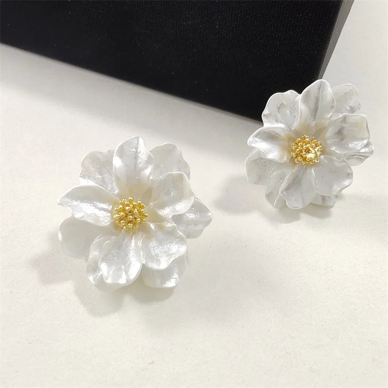 Chic Flower Earrings in White Acrylic