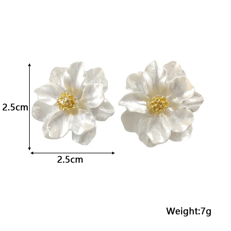 Chic Flower-Button Earrings in White Acrylic