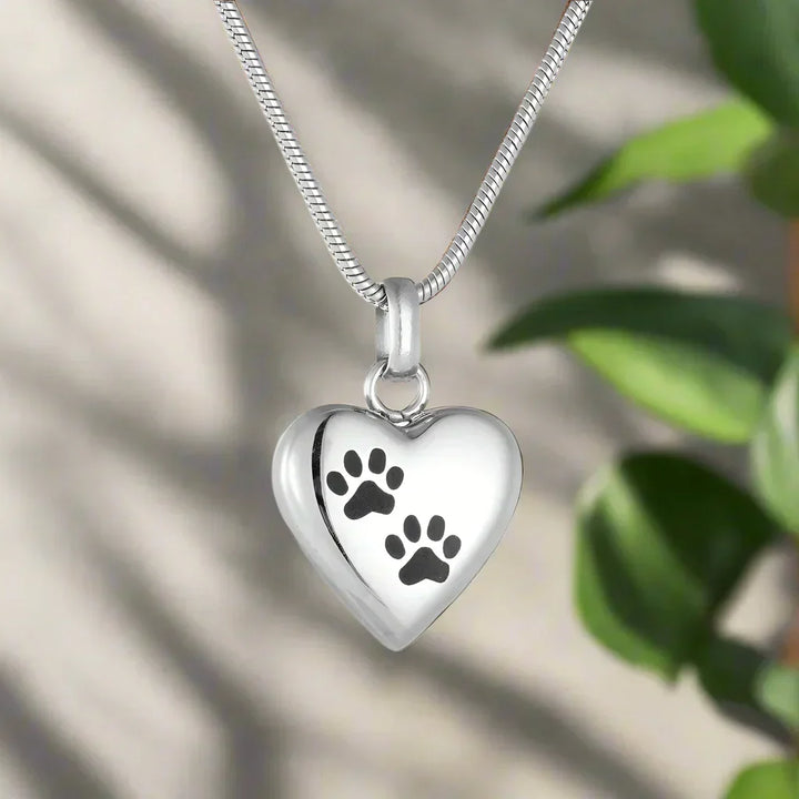 Memorial Necklace for Pets – Heart-Shaped Pendant with Paw Print