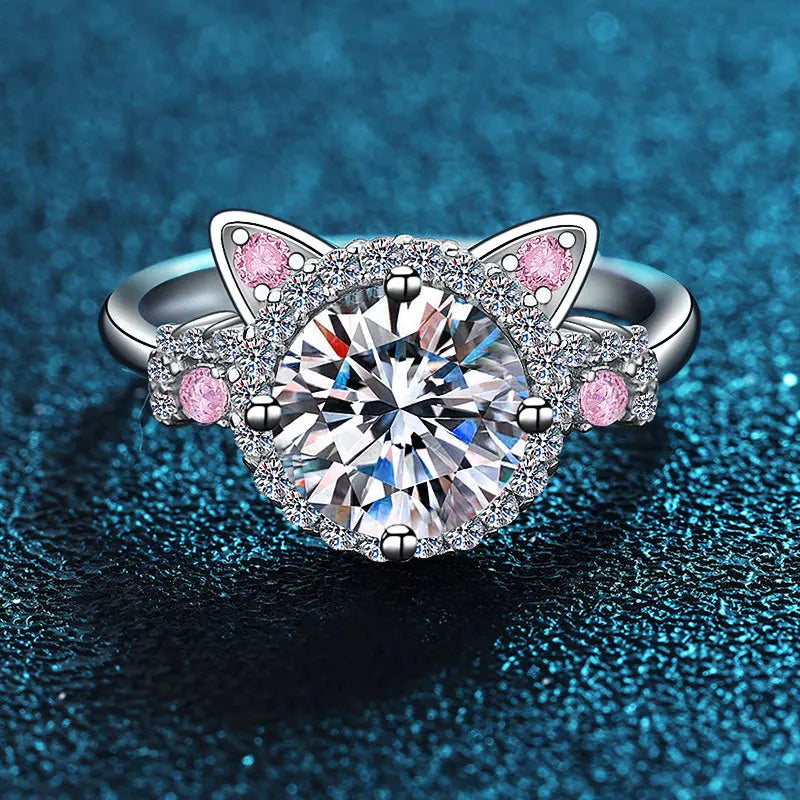 Adjustable earrings with cat ears and zirconia.