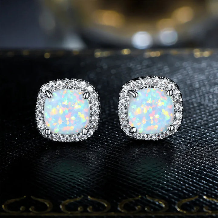 Elegant silver earrings with round white vuuropal