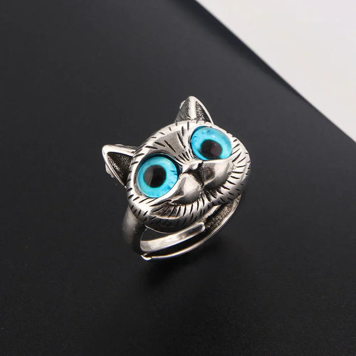 Ring with Blue-Eyed Cat – Playful Vintage Silver Ring for Cat Lovers