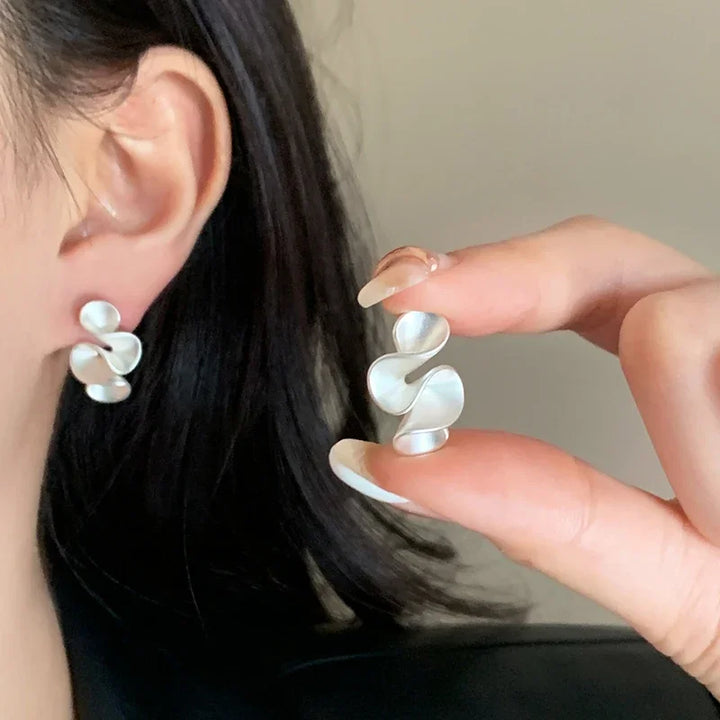 Flower-shaped earrings made of silver and 18K gold