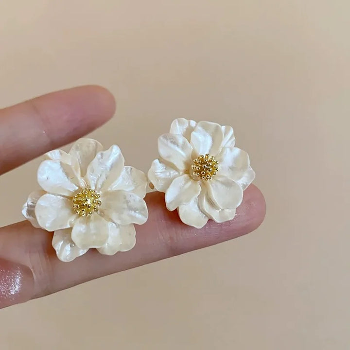 Chic Flower Earrings in White Acrylic