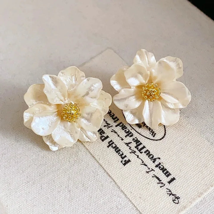 Chic Flower-Button Earrings in White Acrylic