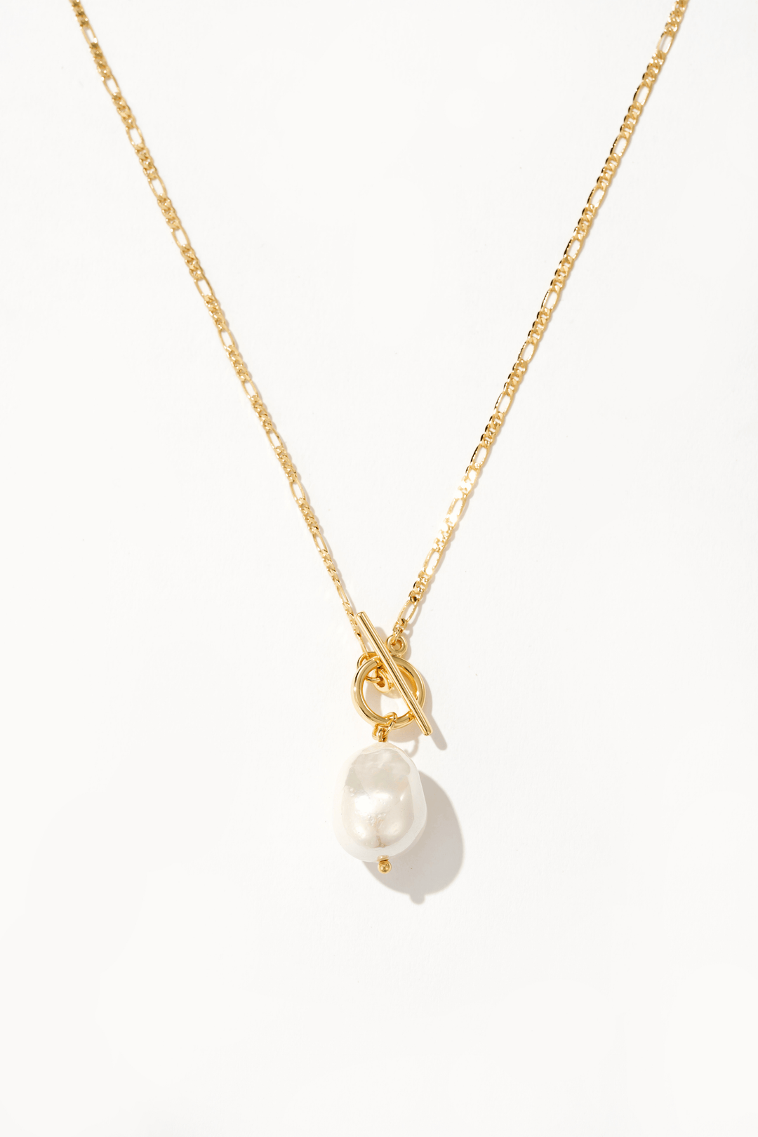 Elegant Necklace with a Golden Pearl