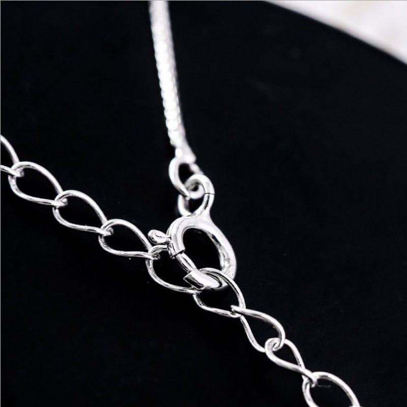 Elegant Necklace with Crescent Moon and Cat