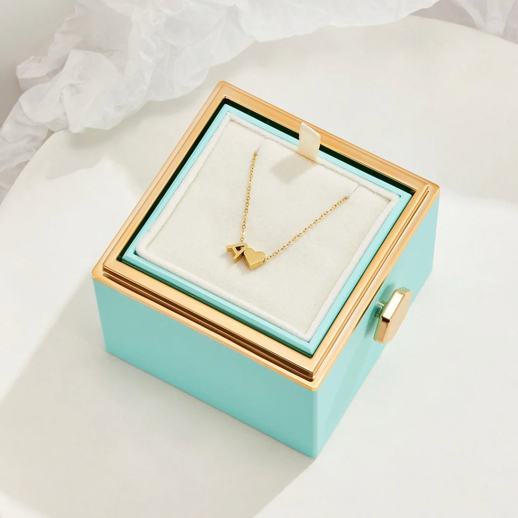 Timeless necklace with initials and heart