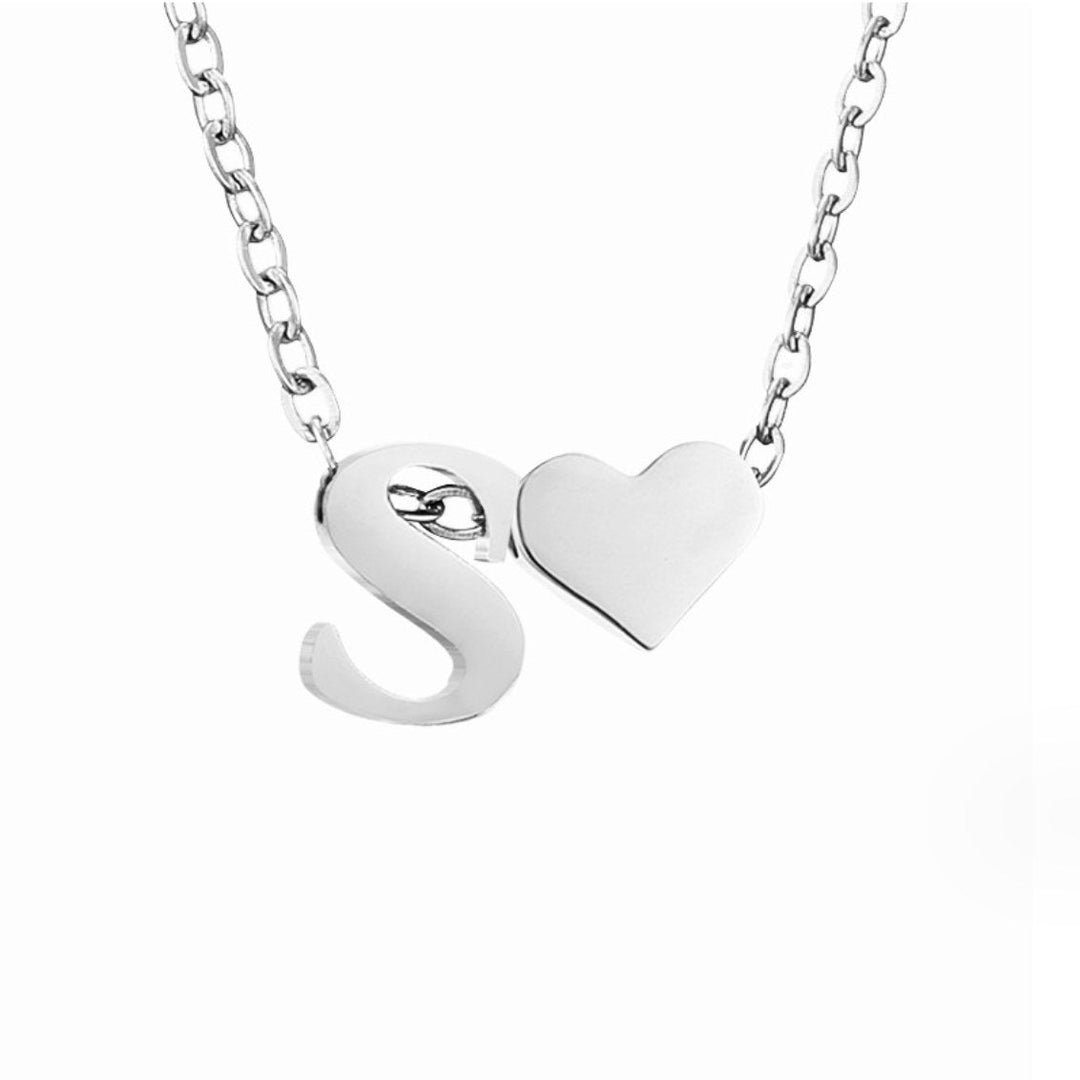 Timeless necklace with initials and heart