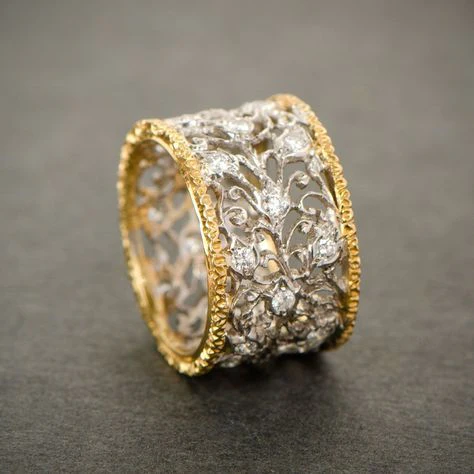 Mika - Vintage ring with an ivy motif and cubic zirconia
