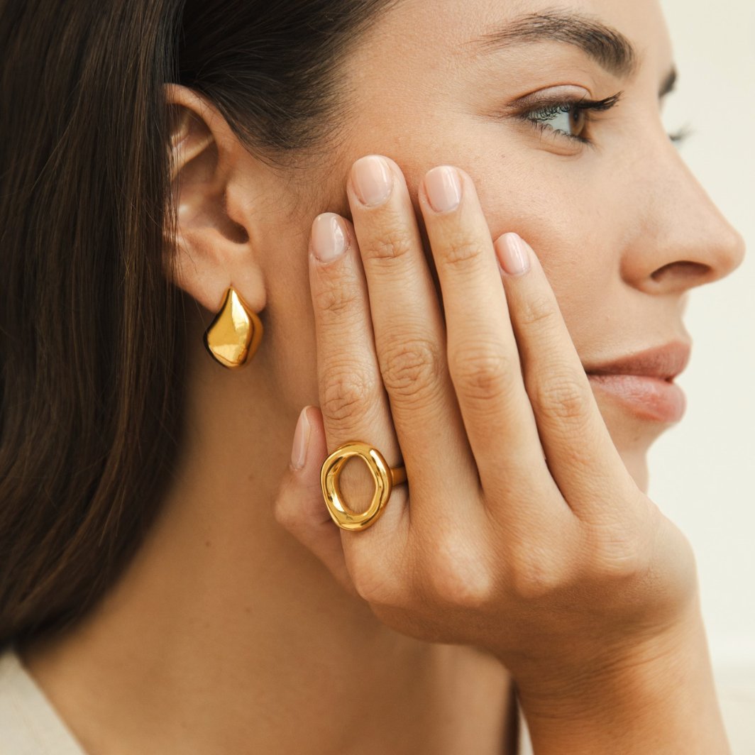 Ring made of molten gold