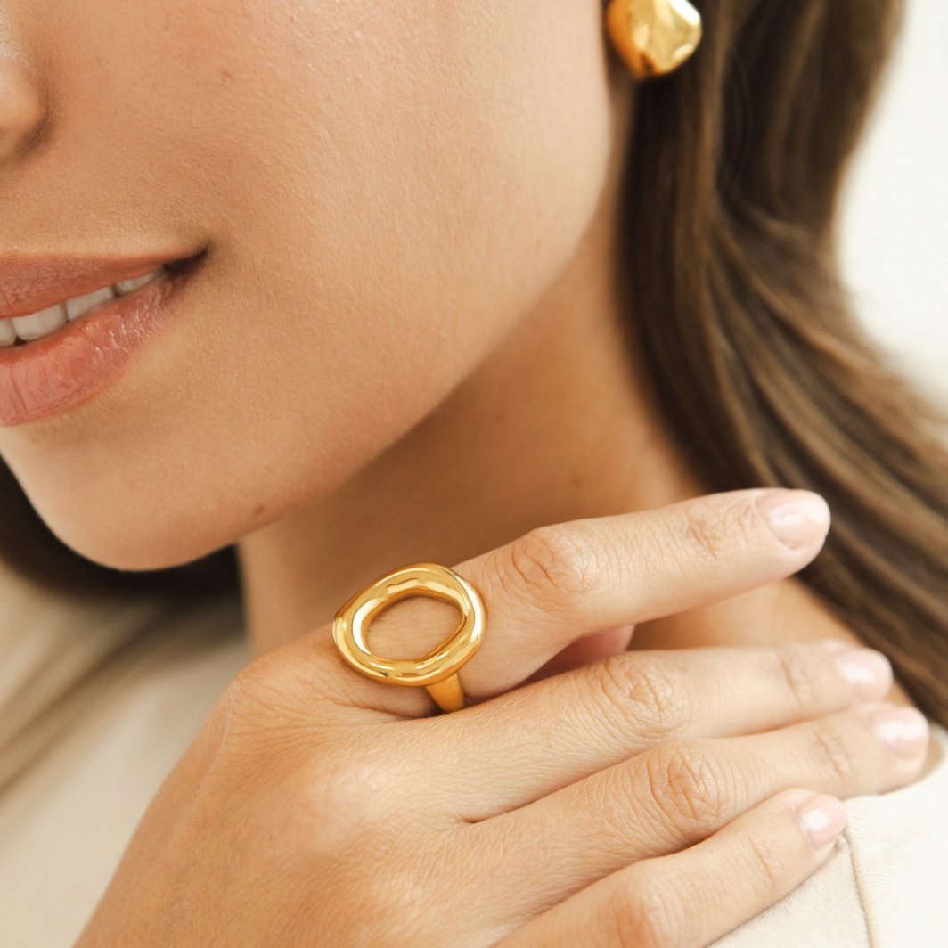 Ring made of molten gold